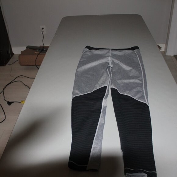 Grey Nike Pro Leggings Size Large - Picture 4 of 5